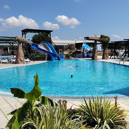"Poseidon" Centar Aparthotel Stari Banovci Buitenkant foto