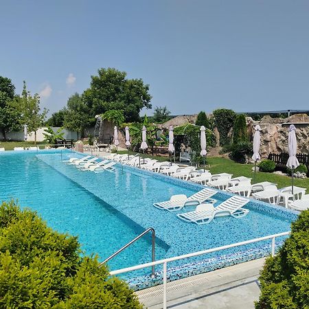 "Poseidon" Centar Aparthotel Stari Banovci Buitenkant foto