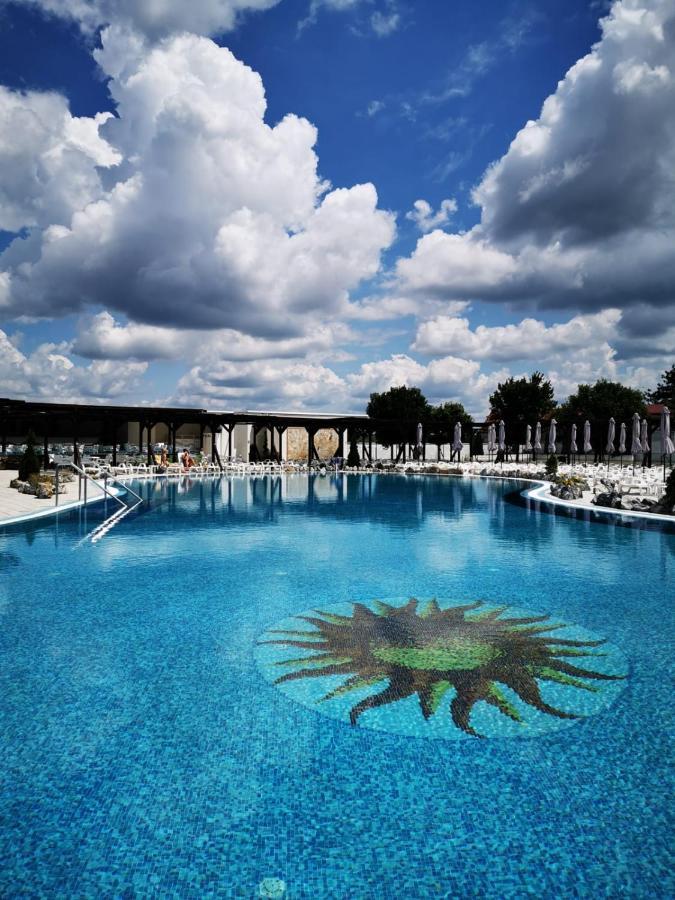 "Poseidon" Centar Aparthotel Stari Banovci Buitenkant foto