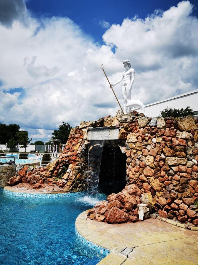 "Poseidon" Centar Aparthotel Stari Banovci Buitenkant foto