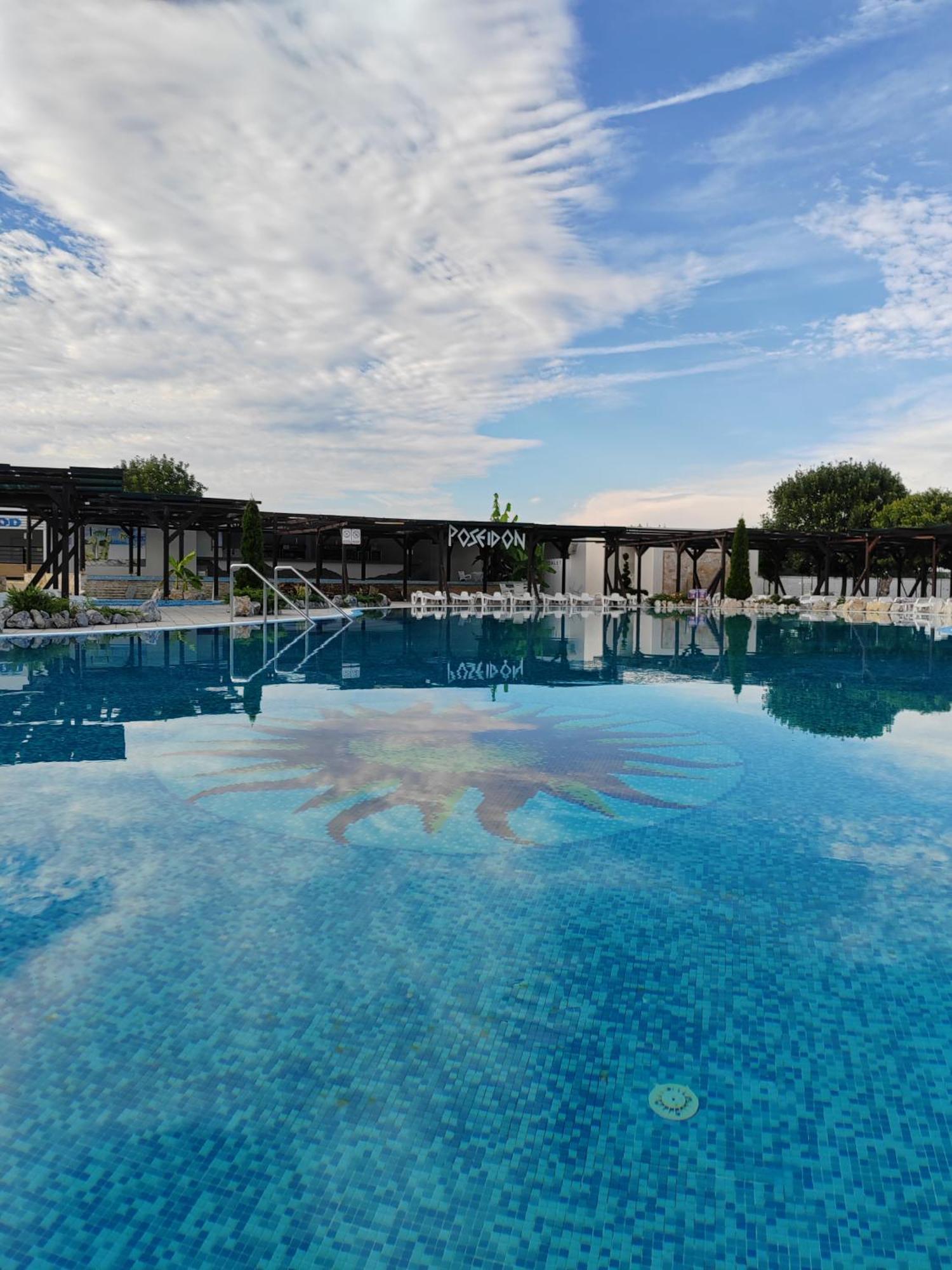 "Poseidon" Centar Aparthotel Stari Banovci Buitenkant foto