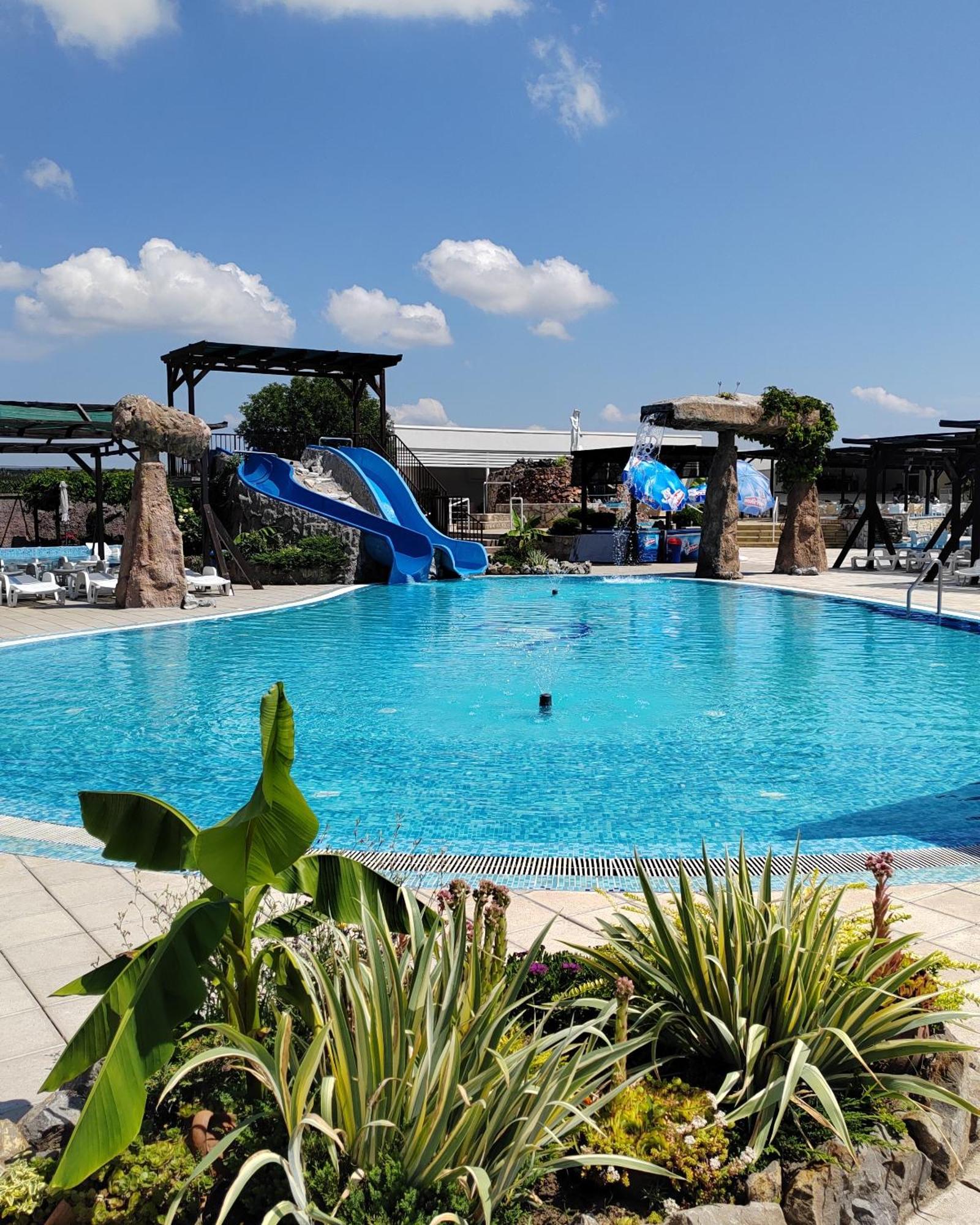 "Poseidon" Centar Aparthotel Stari Banovci Buitenkant foto