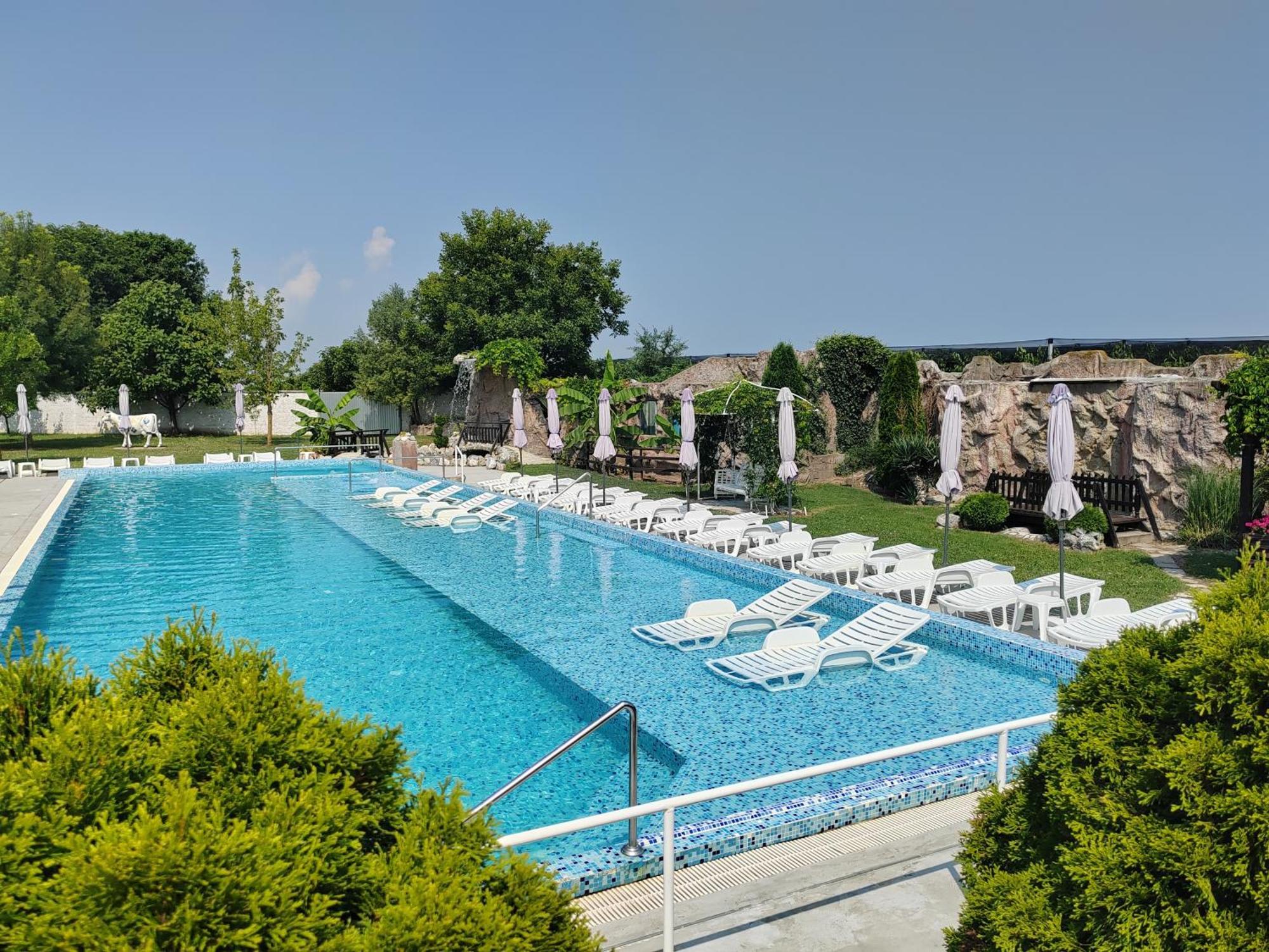 "Poseidon" Centar Aparthotel Stari Banovci Buitenkant foto
