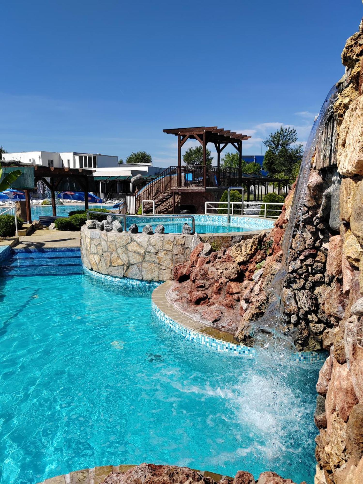 "Poseidon" Centar Aparthotel Stari Banovci Buitenkant foto