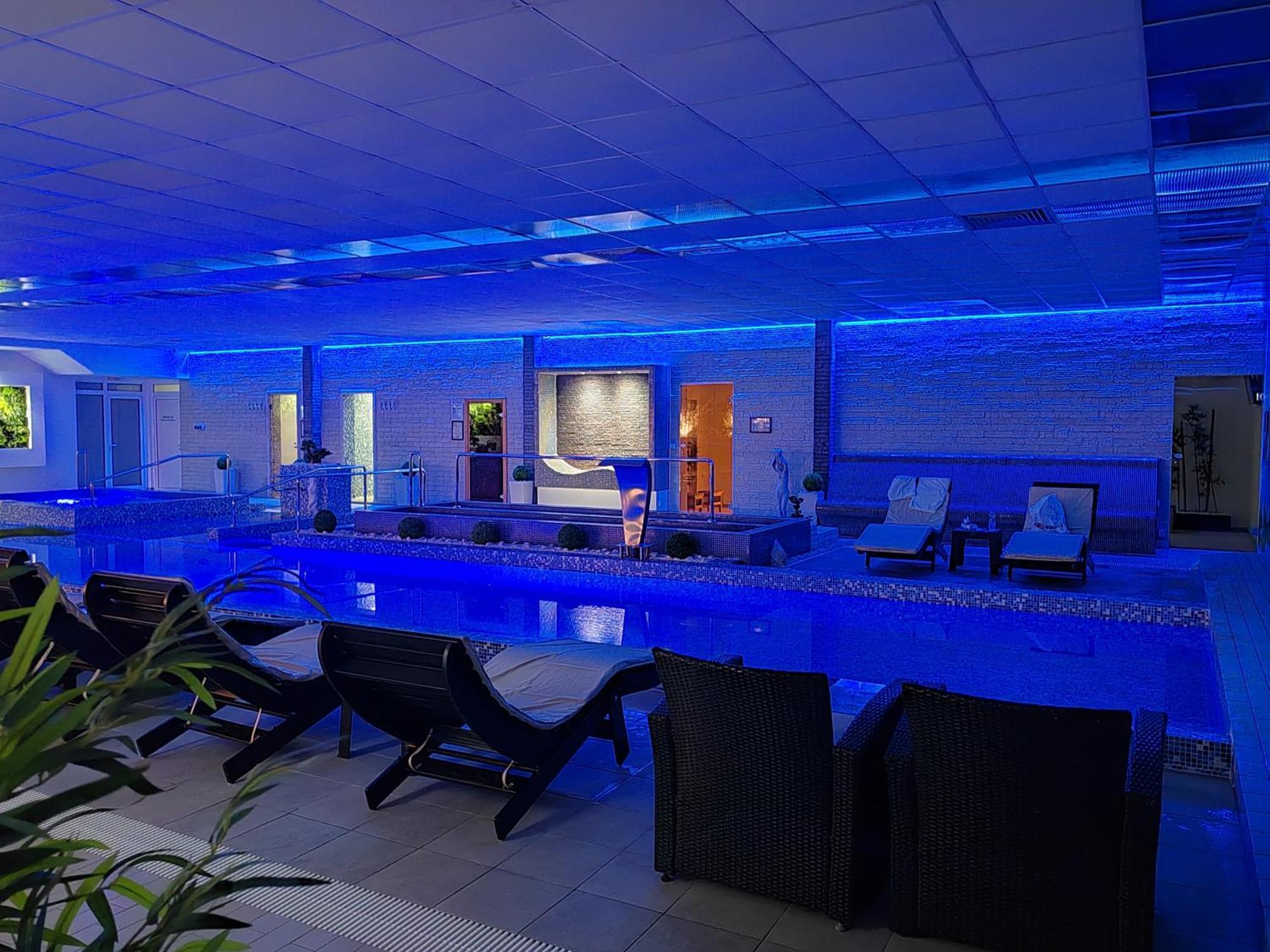 "Poseidon" Centar Aparthotel Stari Banovci Buitenkant foto