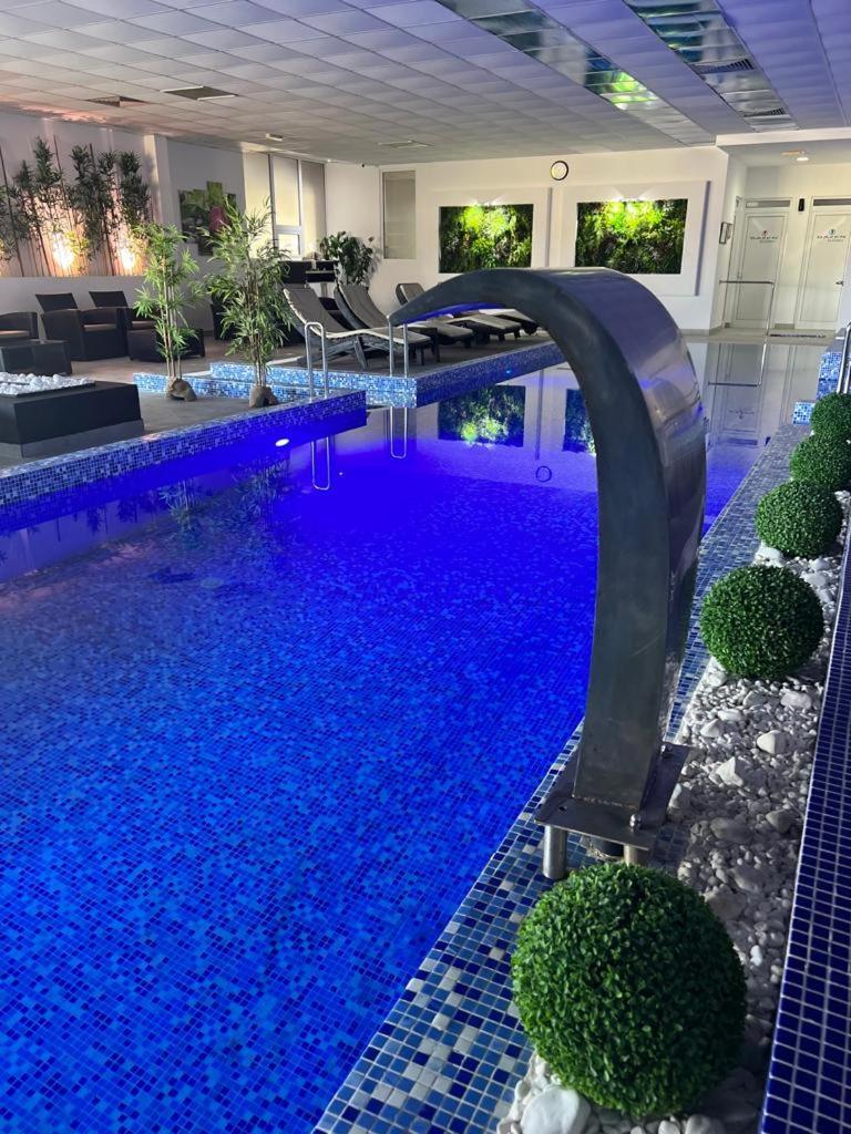 "Poseidon" Centar Aparthotel Stari Banovci Buitenkant foto