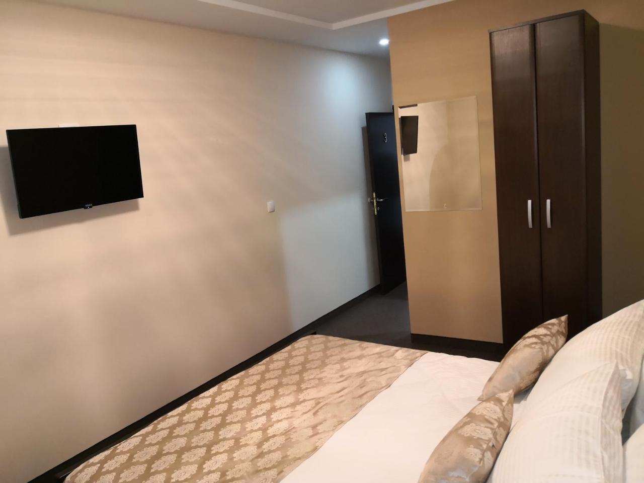 "Poseidon" Centar Aparthotel Stari Banovci Buitenkant foto