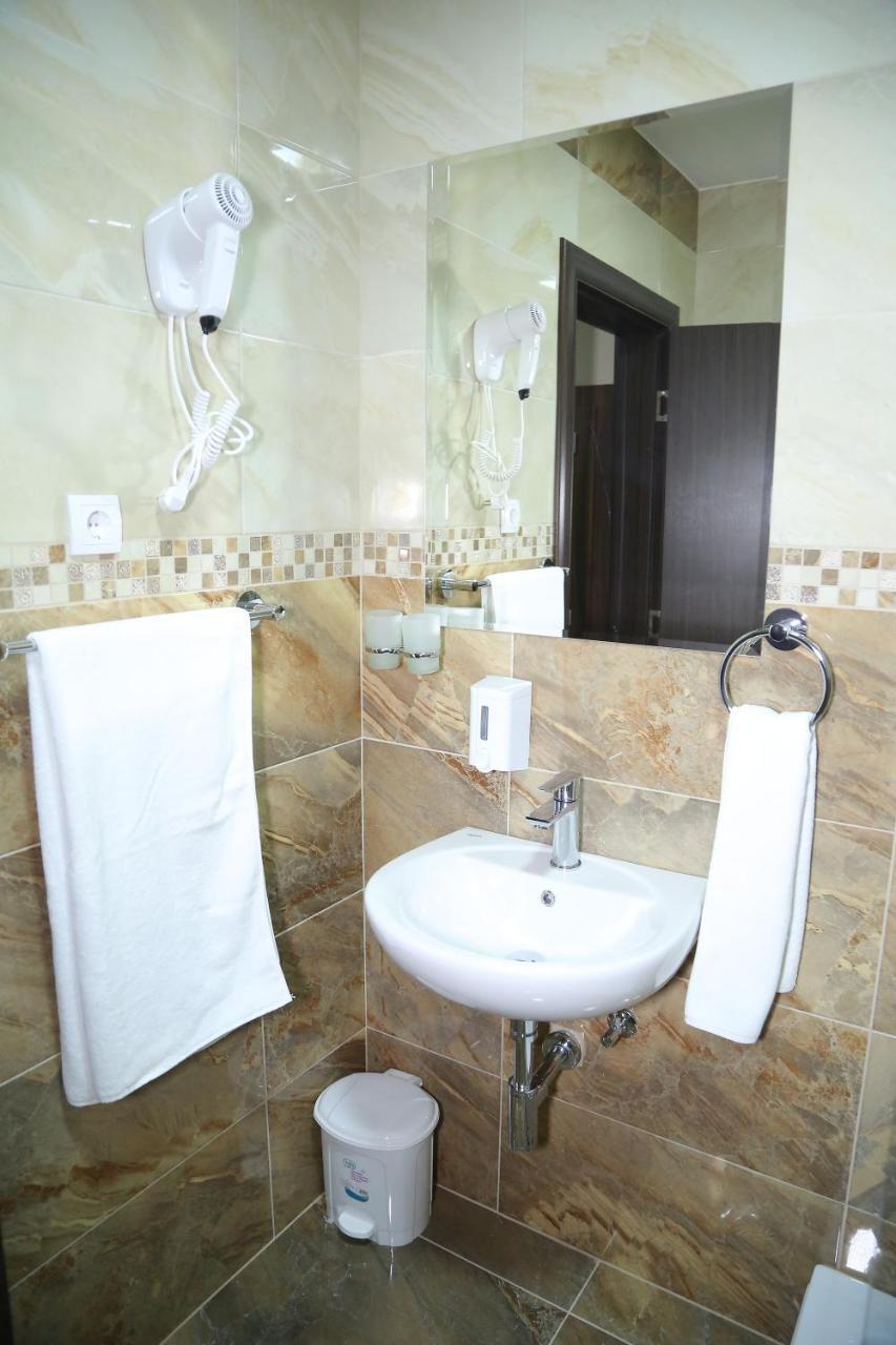 "Poseidon" Centar Aparthotel Stari Banovci Buitenkant foto