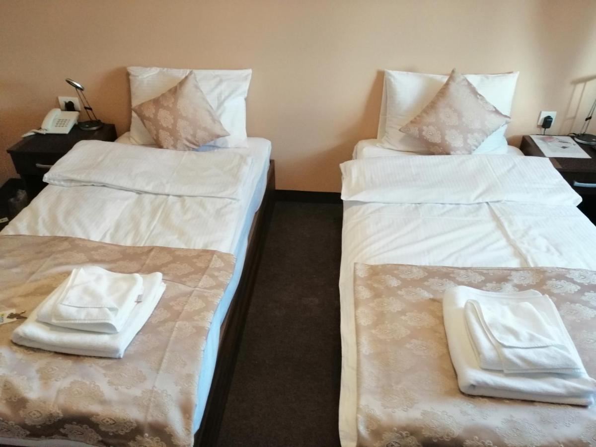 "Poseidon" Centar Aparthotel Stari Banovci Buitenkant foto